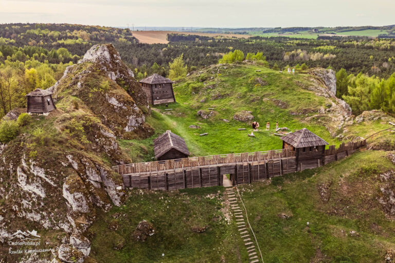 Widok z lotu ptaka na Gród na Górze Birów